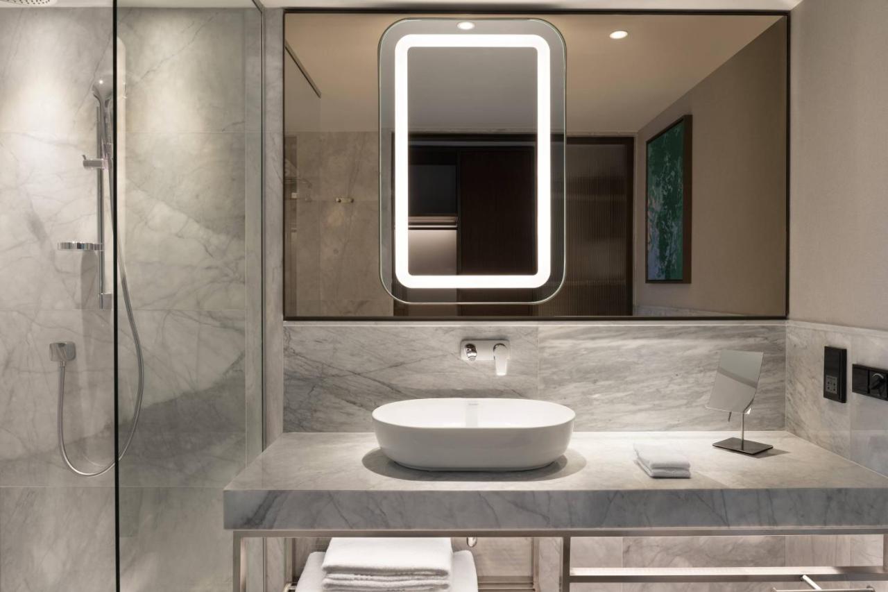 Izmir Marriott Hotel Ngoại thất bức ảnh Bathroom