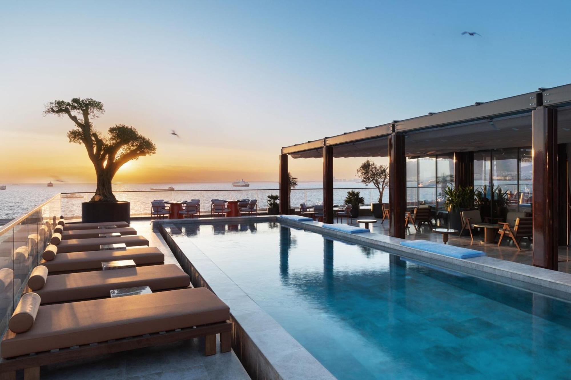 Izmir Marriott Hotel Ngoại thất bức ảnh The Sky Pool