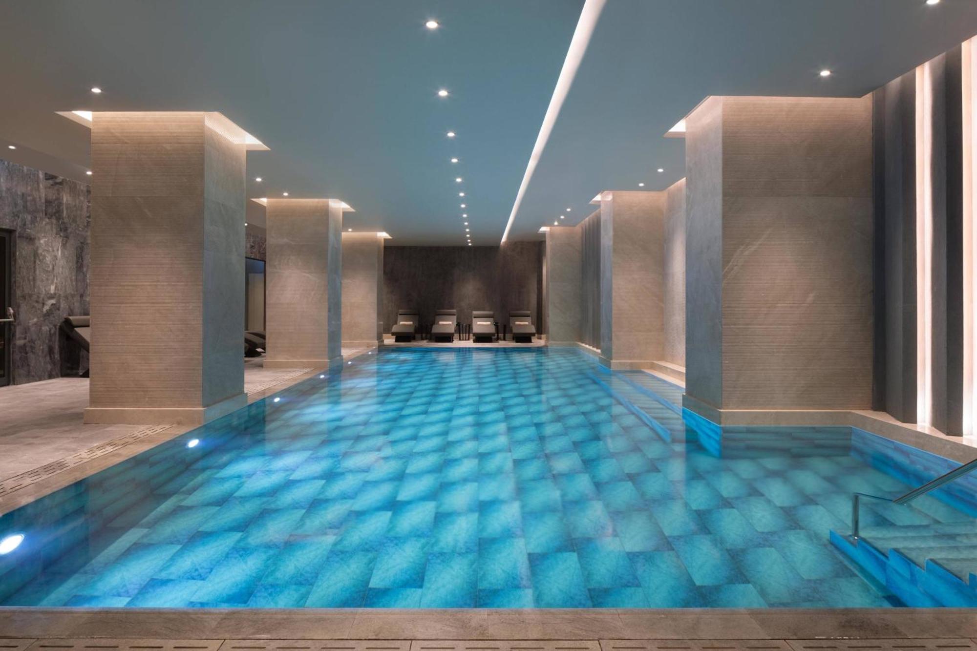 Izmir Marriott Hotel Ngoại thất bức ảnh The pool at The Spa at The Landmark